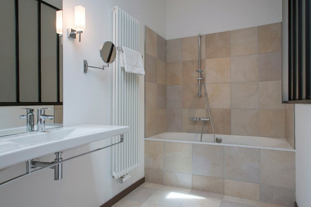 Фото Clos de Vallombreuse, The Originals Relais