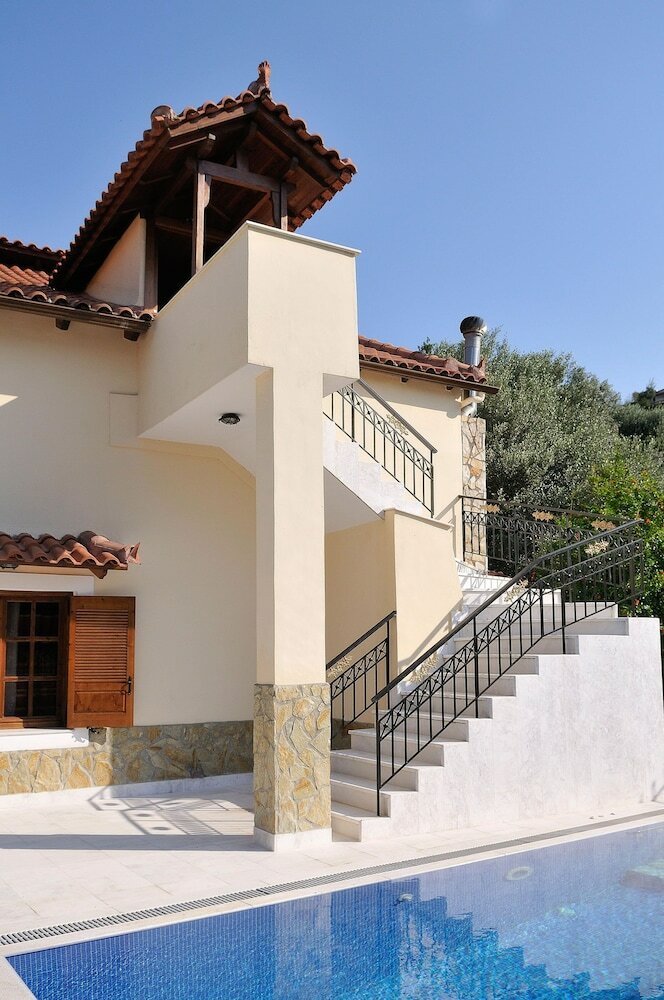 Фото Family Maisonette with Pool near Beach