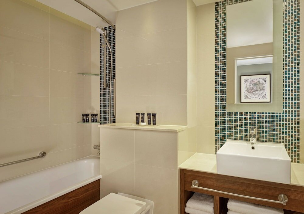 Фото 100 Queen's Gate Hotel London Kensington, Curio Collection by Hilton