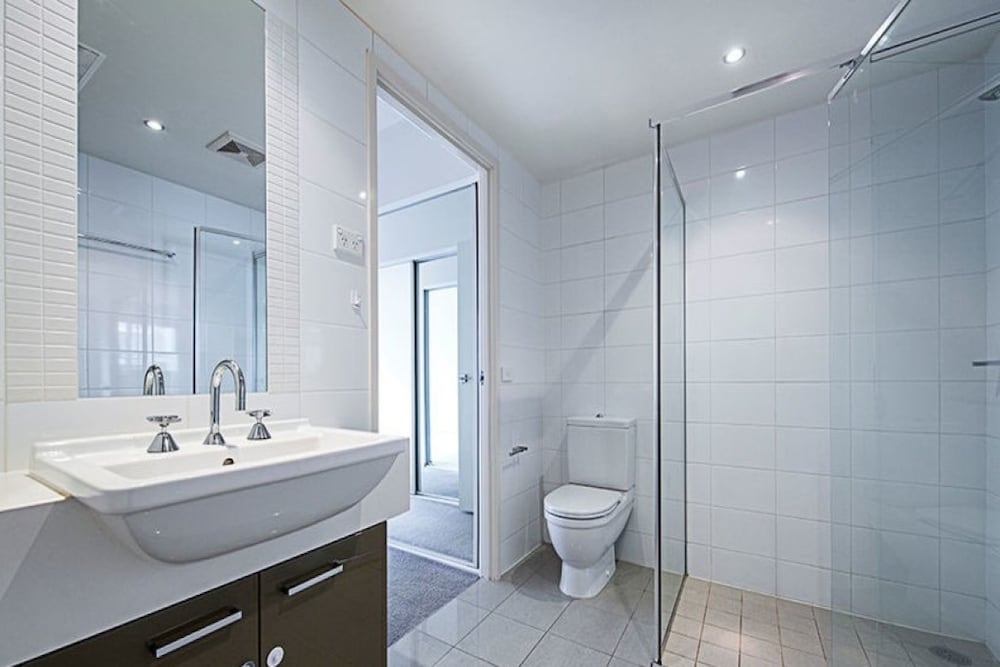 Фото Spacious 1-Bedroom Apartment With Parking