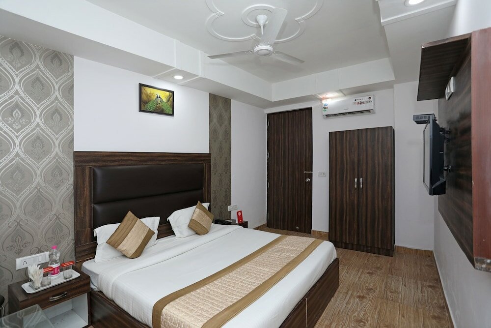 Фото Oyo 10795 Hotel Rs Residency