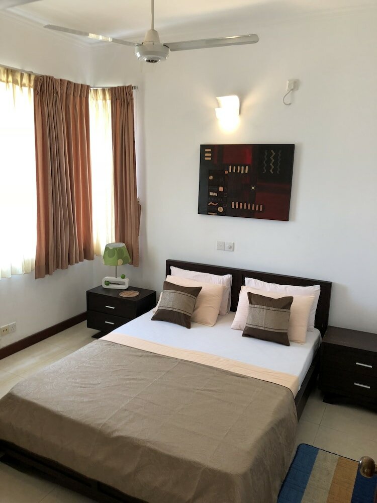 Фото Hedges Court Residencies Colombo City