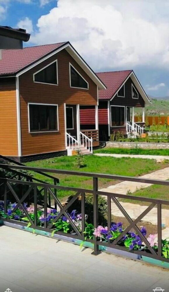 Фото Cottage Chalet and Tours