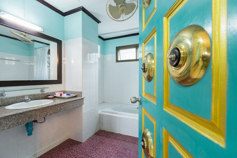 Фото Barefoot Hotel Kalim Beach Front