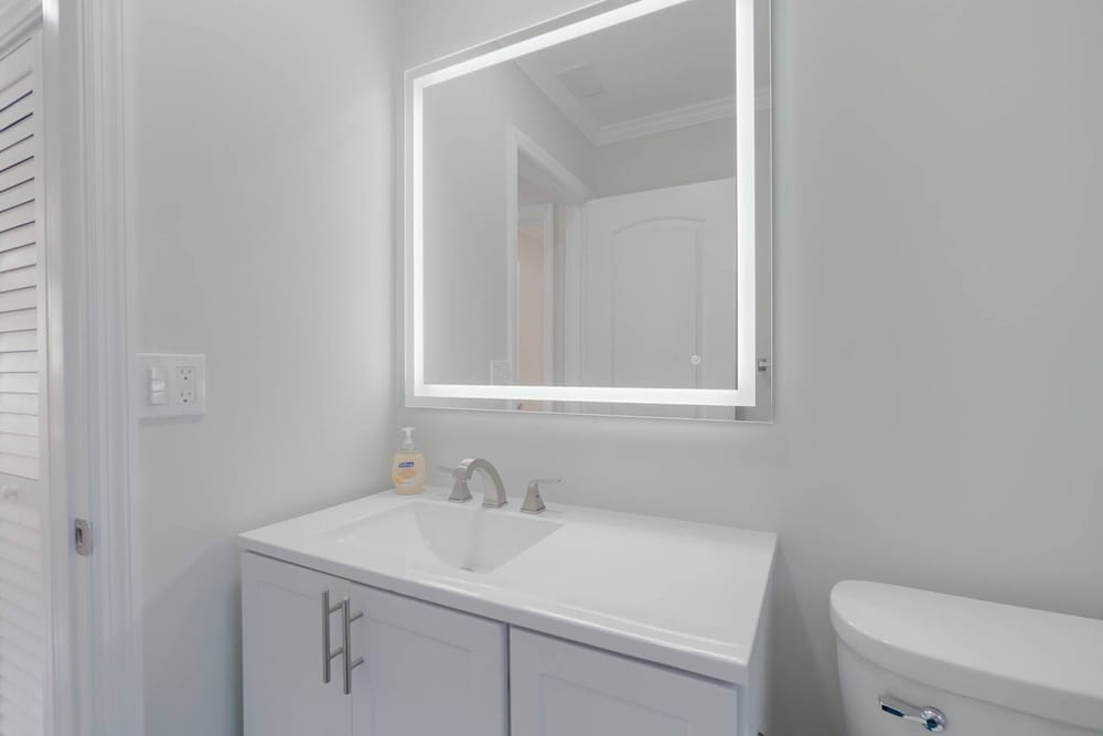 Фото Beachy Blues Apt A, Downtown, Shops, Cafes & Beach, Dog Friendly