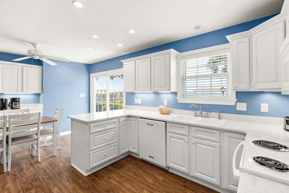 Фото 1401 Chatham Ave