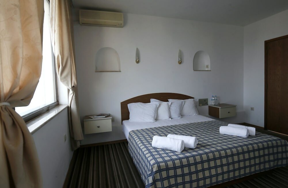 Фото Hotel Corona by Asteri Hotels