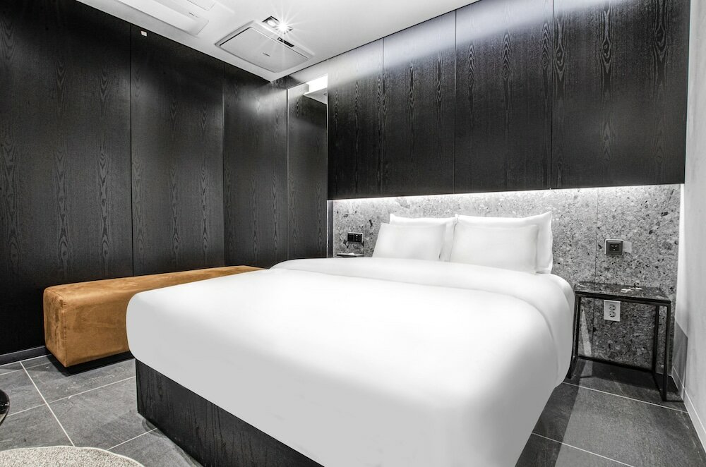 Фото Hotel The Castle 2