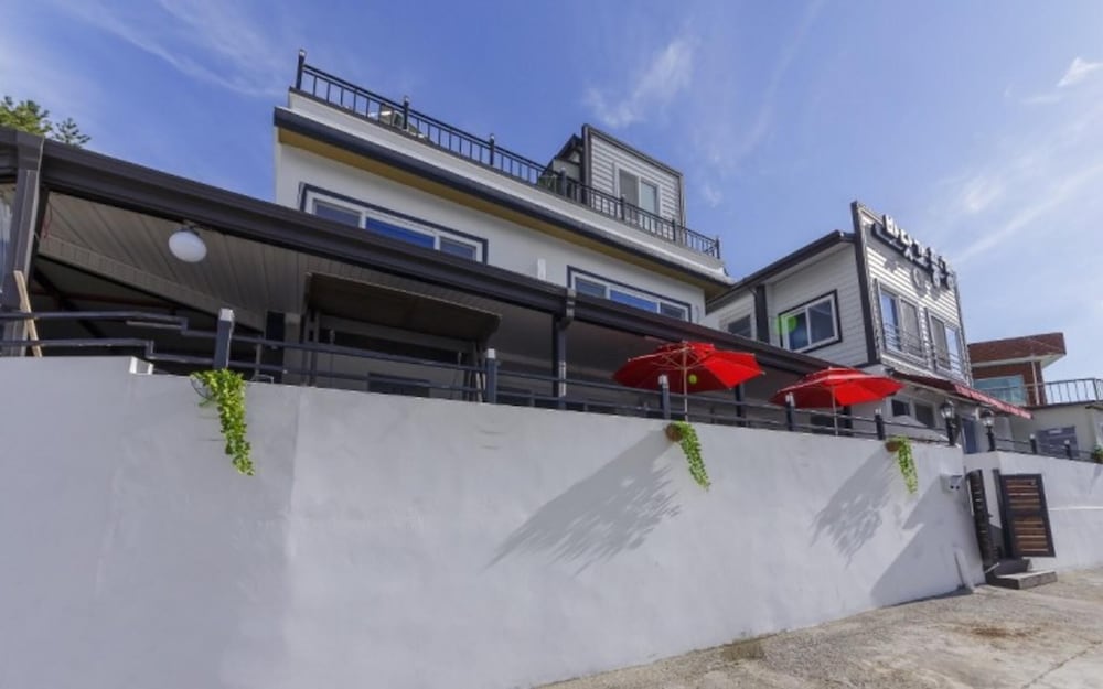 Фото Yeosu Ocean View Pension