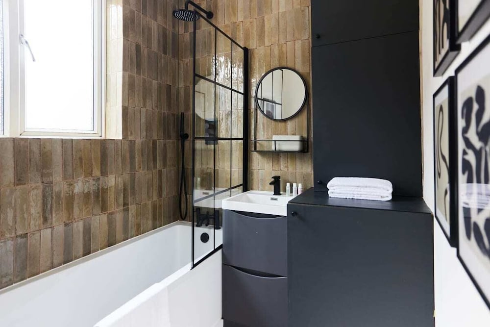 Фото The Wandsworth Gem - Astonishing 3bdr Flat