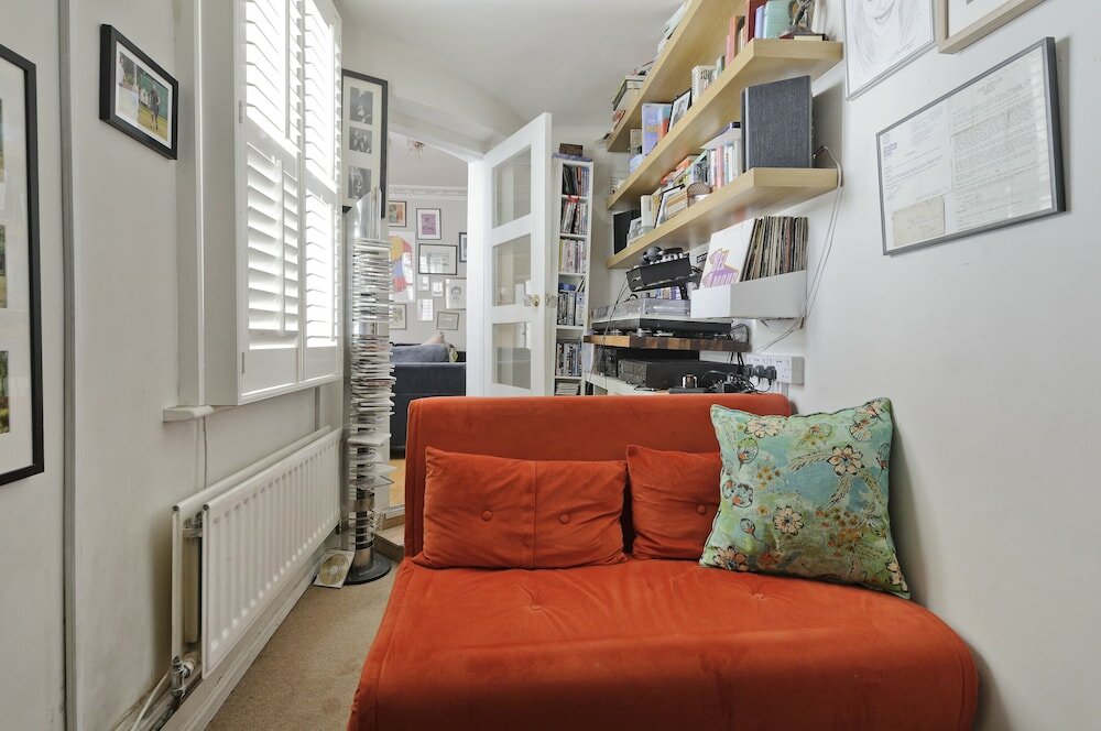 Фото Beautiful Battersea Home by Clapham Junction by UnderTheDoormat