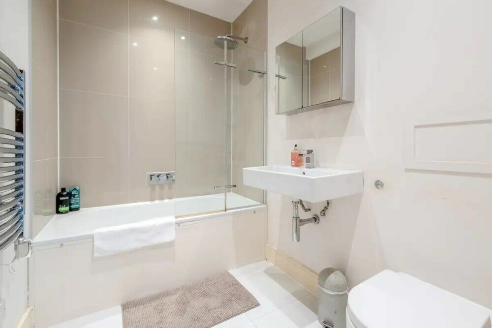 Фото Stylish 1 Bedroom Apartment in Affluent Fulham
