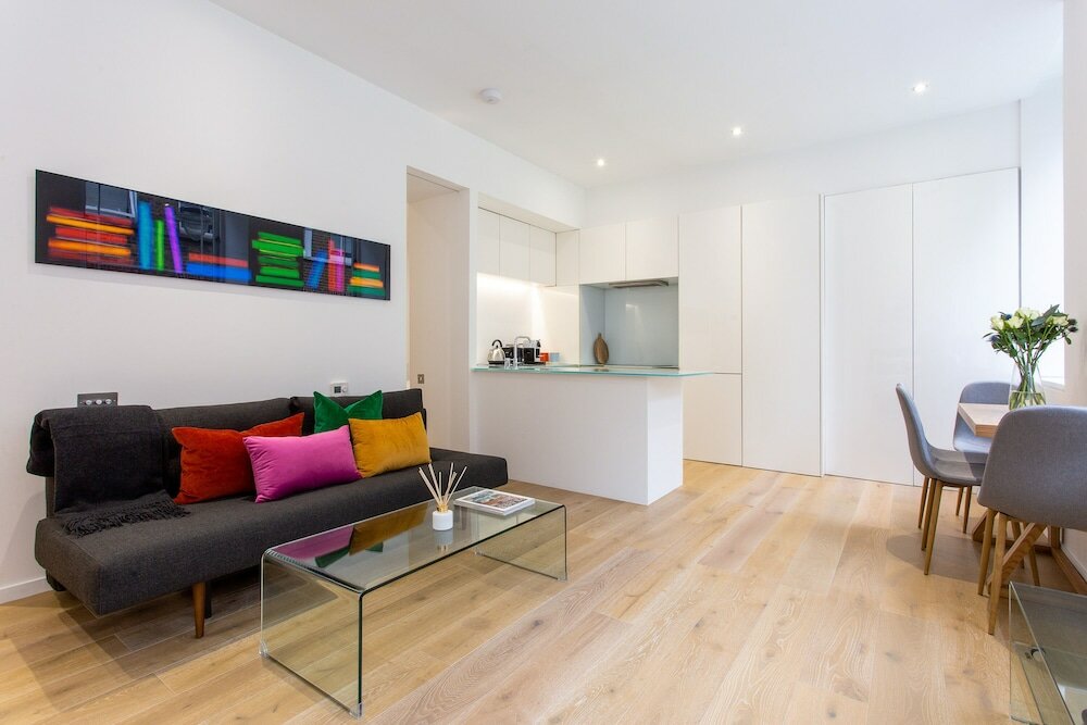 Фото 2 Bed 2 Bath Apartment Off Regent Street