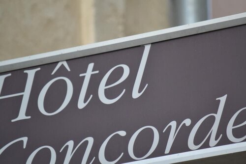 Гостиница Hôtel Concorde в Ниме