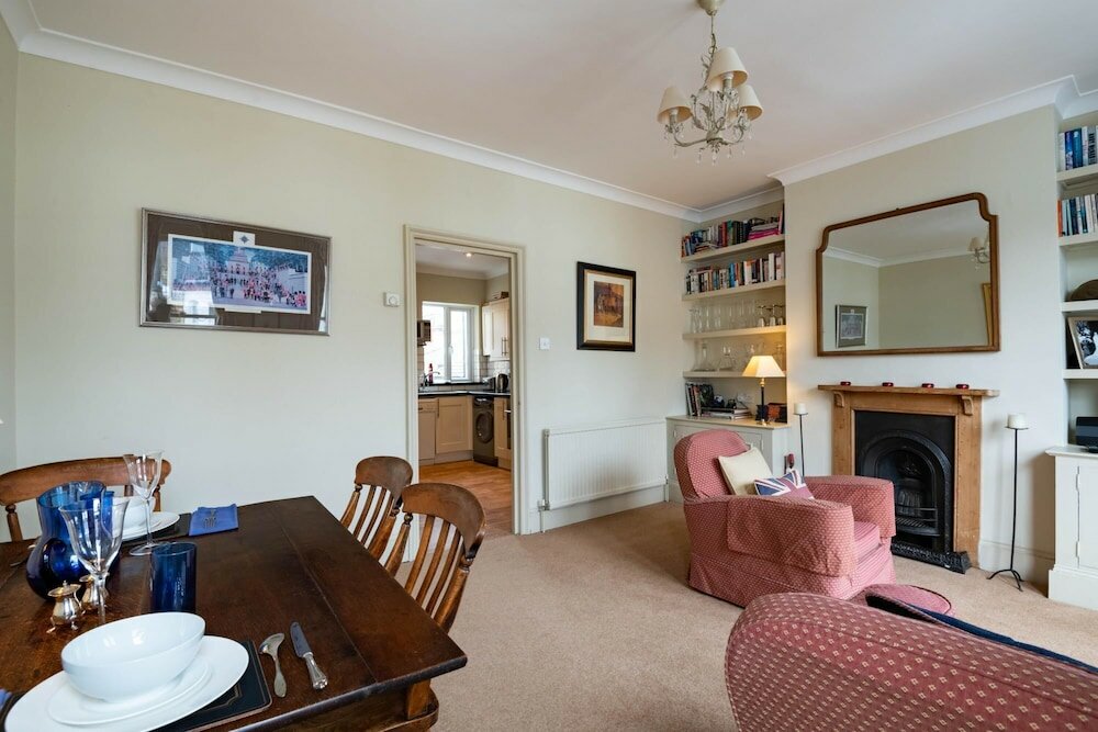 Фото Traditional Fulham Home Close to the River Thames