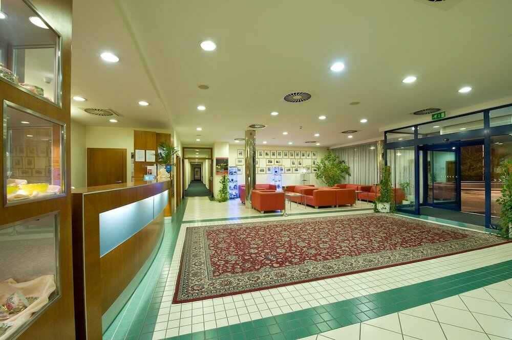 Фото Ramada Airport Hotel Prague