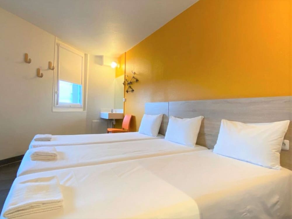 Фото HotelF1 Paris Porte de Châtillon