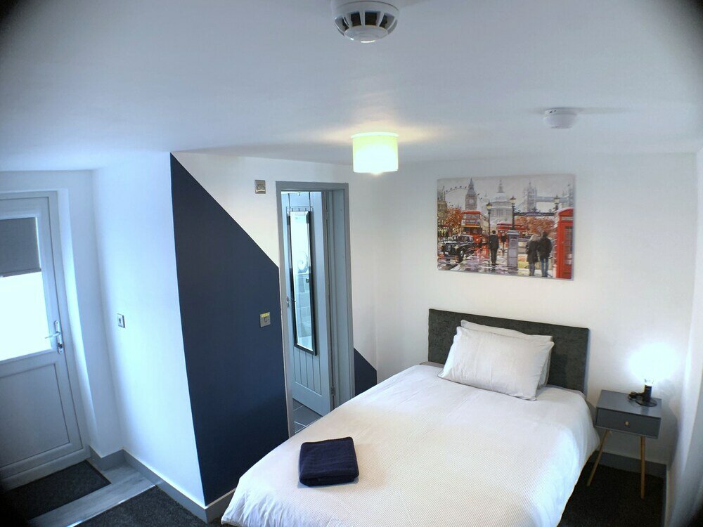 Фото Grand Central Budget Modern Apartments