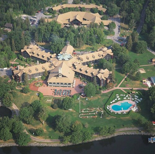 Гостиница Fairmont Le Chateau Montebello