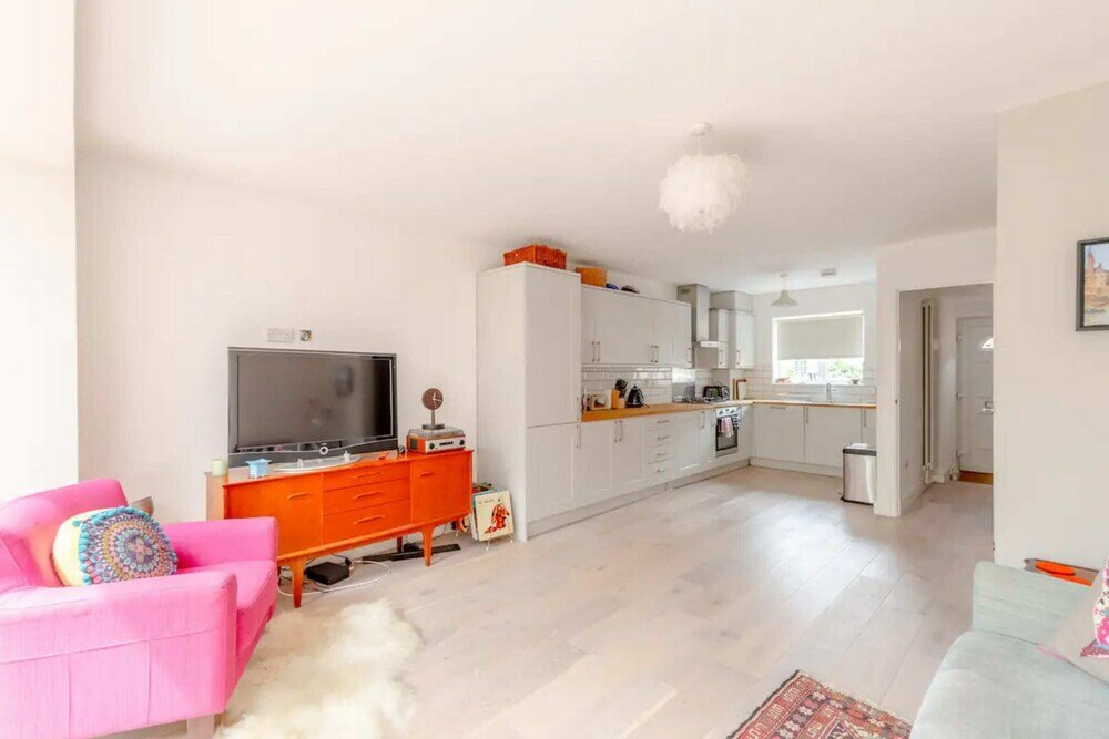 Фото Bright and Inviting 2bd House - Bethnal Green