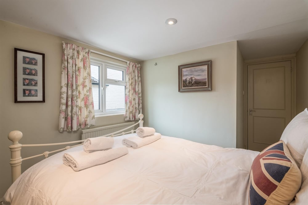 Фото Traditional Fulham Home Close to the River Thames