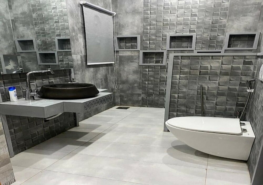 Фото Burj Al Bahria Town Luxury Suites