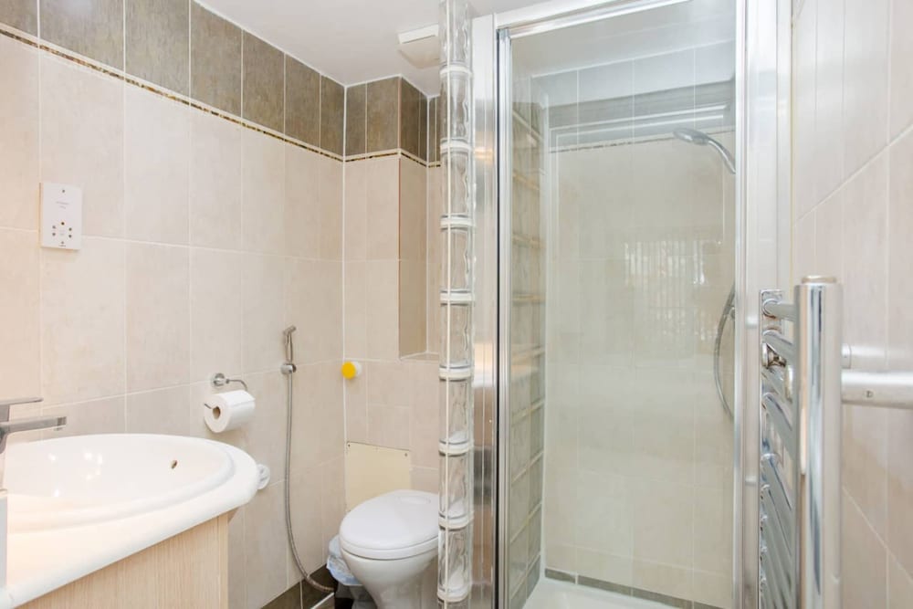 Фото Homely 2 Bedroom Apartment in Maida Vale