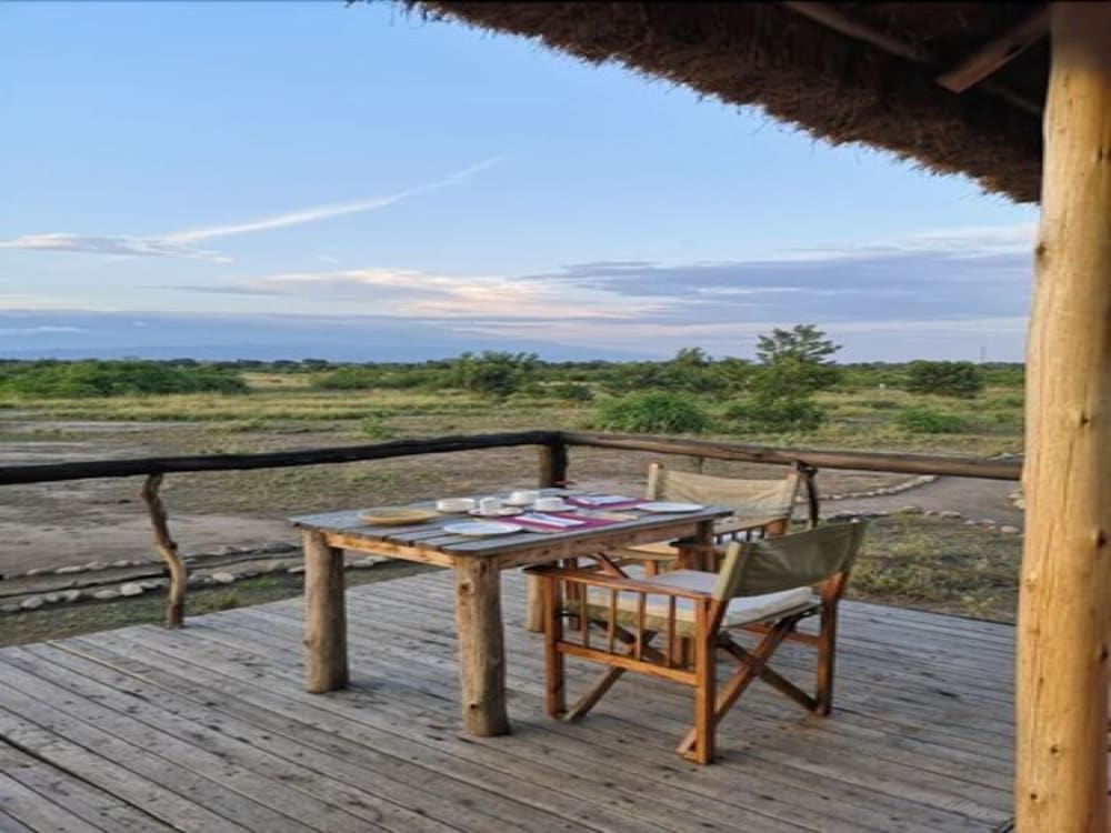 Фото Kazinga Wilderness Safari Camp