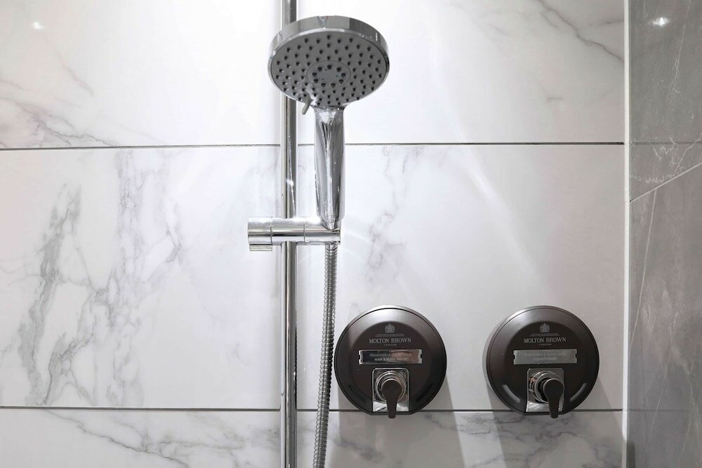 Фото 100 Queen's Gate Hotel London Kensington, Curio Collection by Hilton