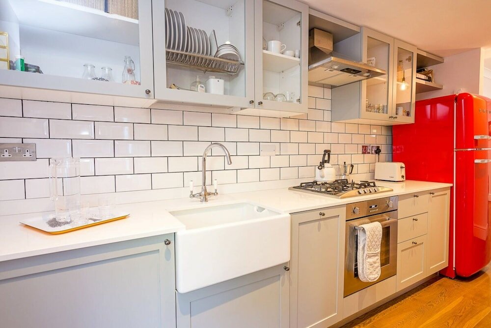 Фото Beautifully Styled, Modern Apartment With Garden