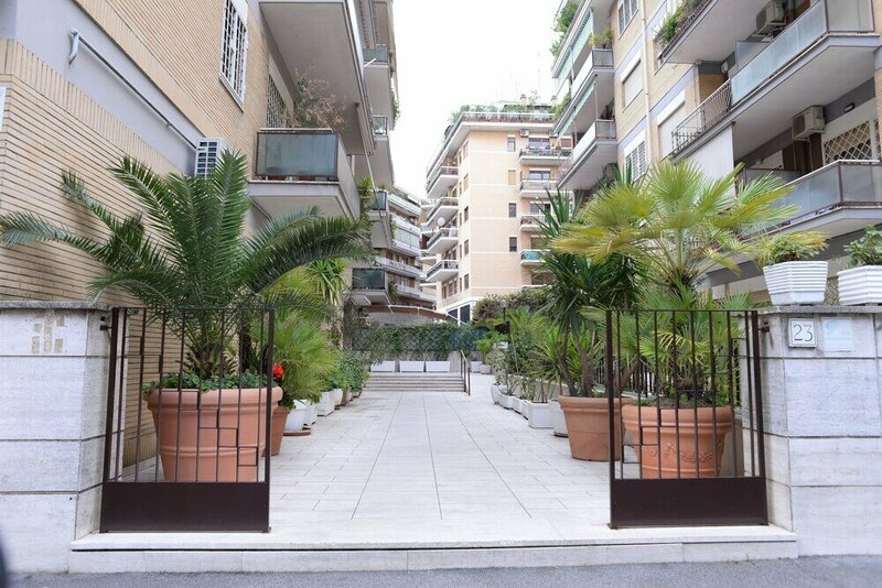 Гостиница Single Room in Cozy and Comfortable Apartment в Риме