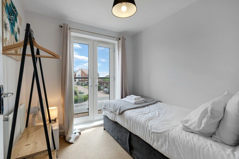 Фото Ferndale Serviced 4 Bedroom 2 Bath House