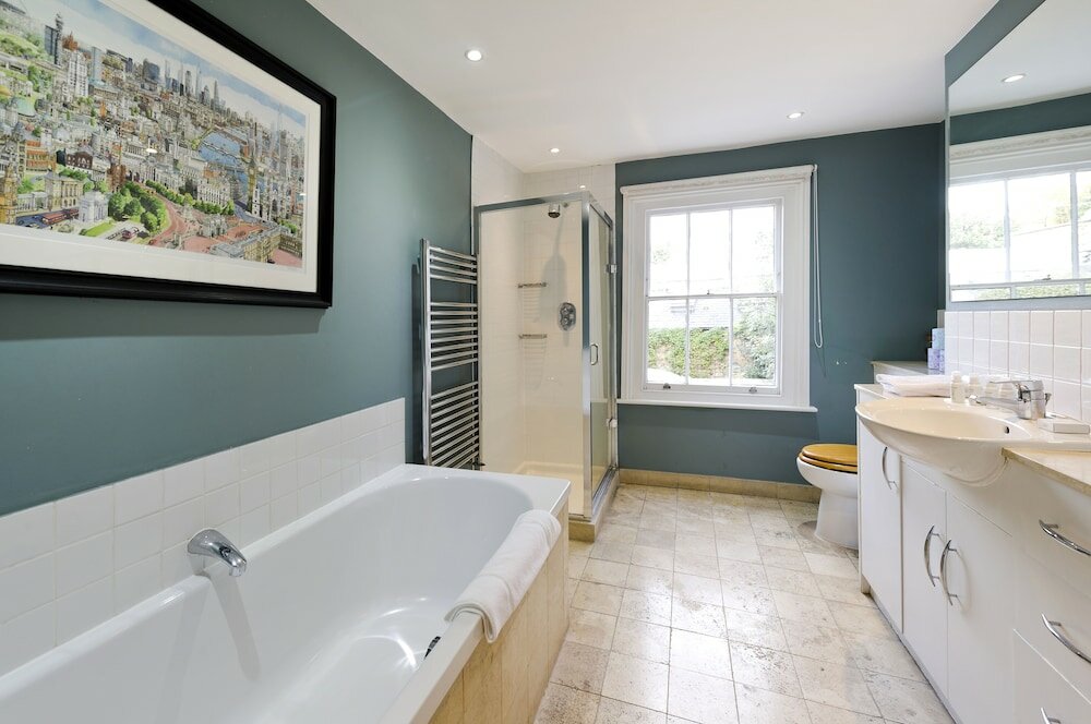 Фото Fulham 4-bed House & Garden Near Tube