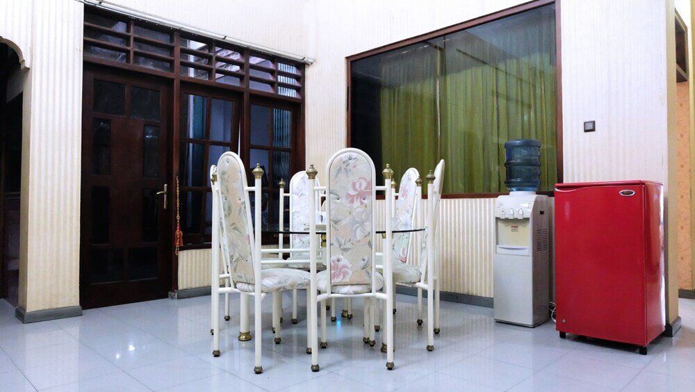 Фото Simply Homy Guest House Unit Bintaran