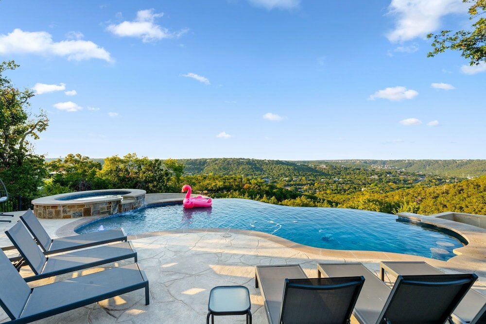 Фото Hillside Infinity Pool Retreat