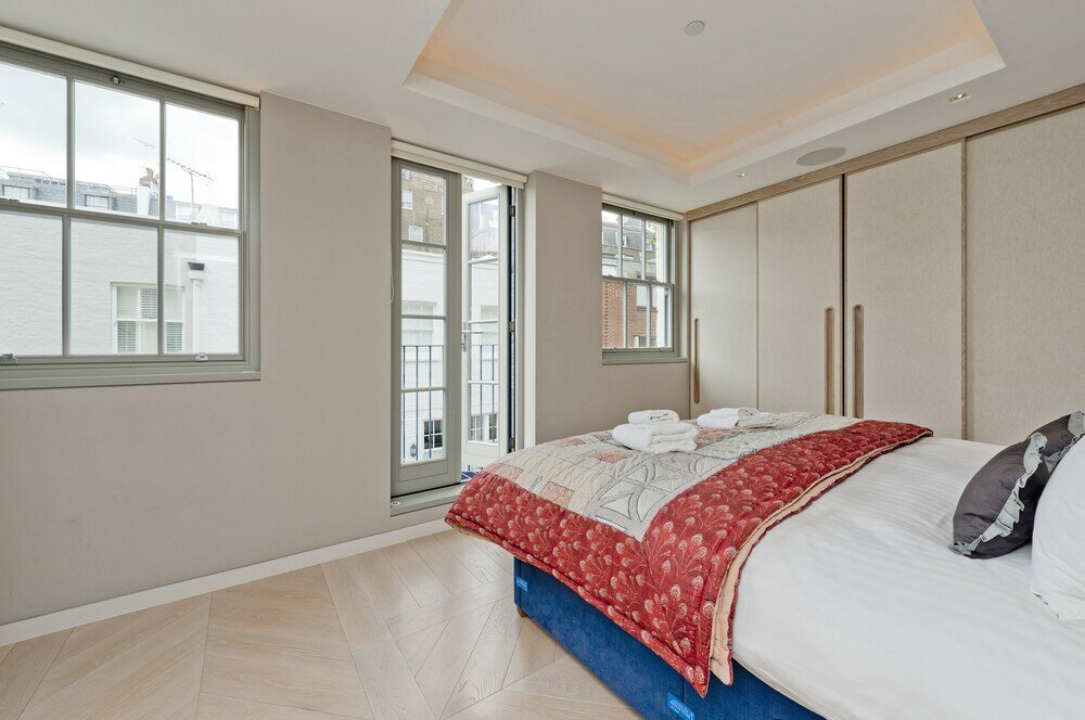 Фото Amazing South Kensington Mews House by Underthedoormat