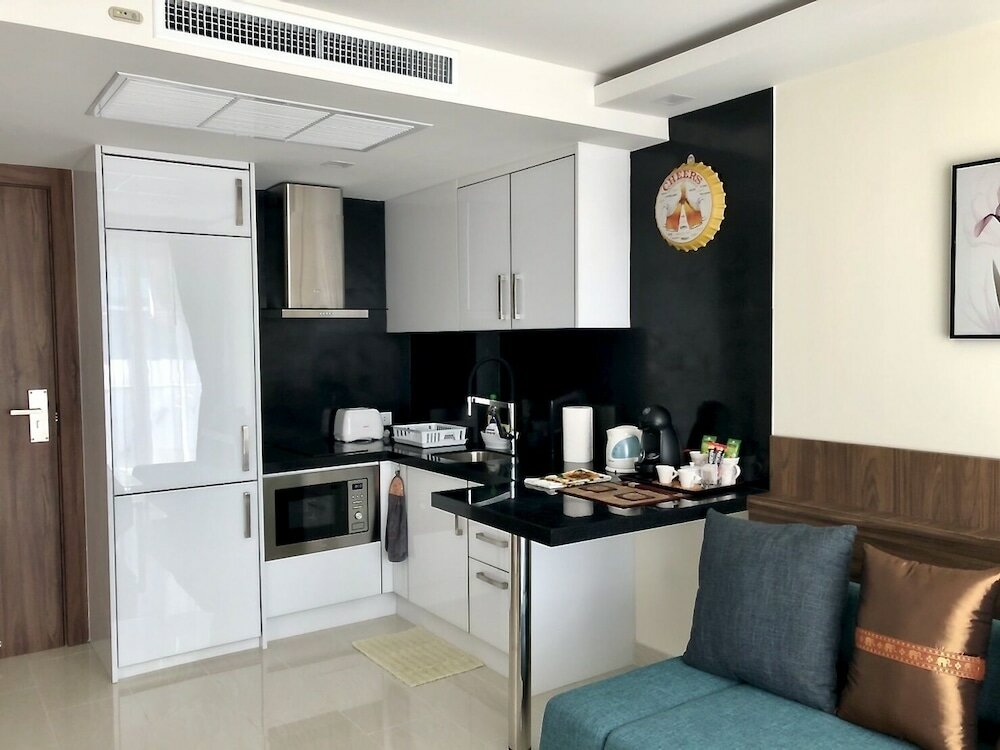 Фото Luxury Apartments in Grand Avenue