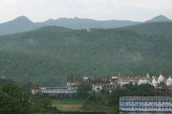 Гостиница Hotel Shikharji Continental