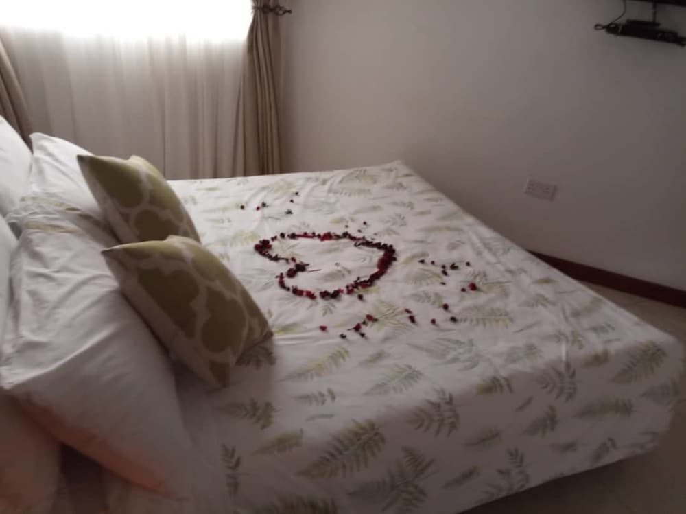 Фото Kaazi LakeFront Villas