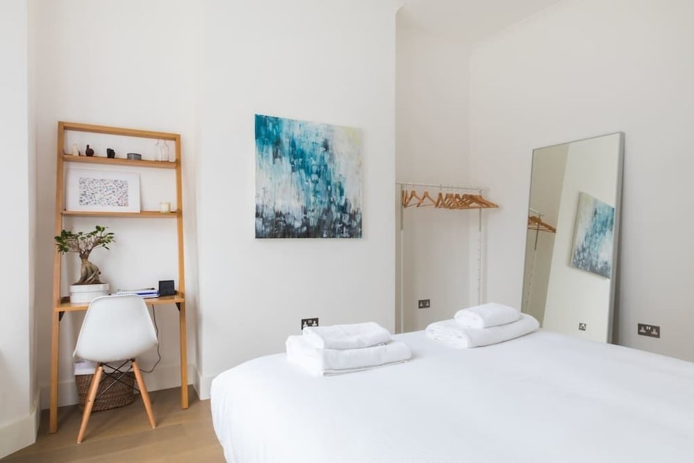 Фото Modern stylish and luxurious 1 bed flat