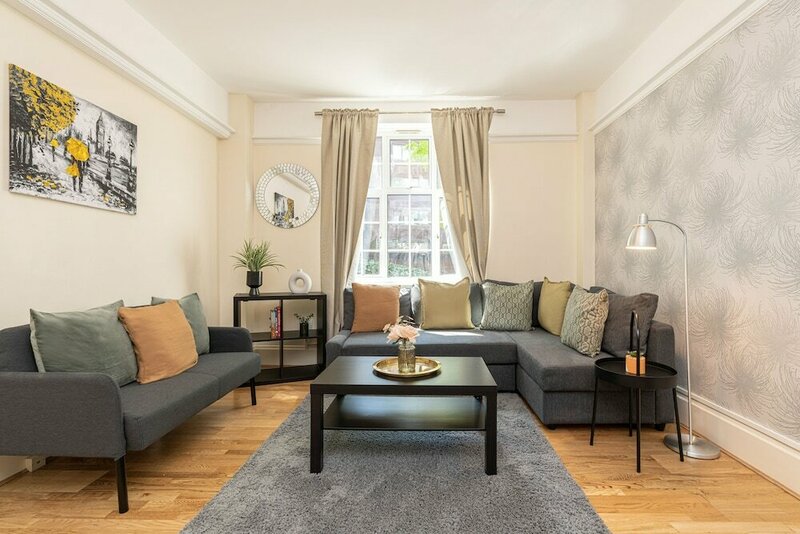 Гостиница Charming 2 Bedroom Flat in Kensington High Street в Лондоне