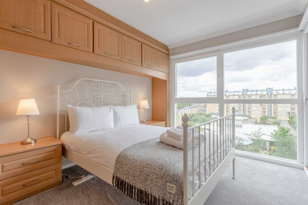 Фото Bright, Modern One-bed With Stunning View of Thames