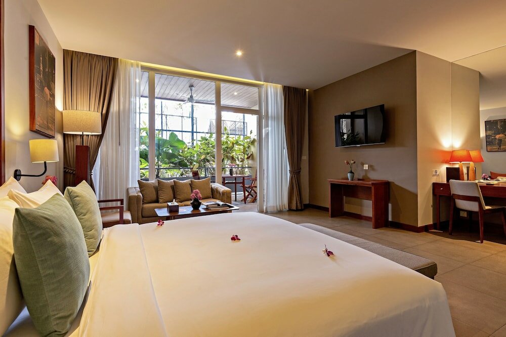 Фото Indra Hotel