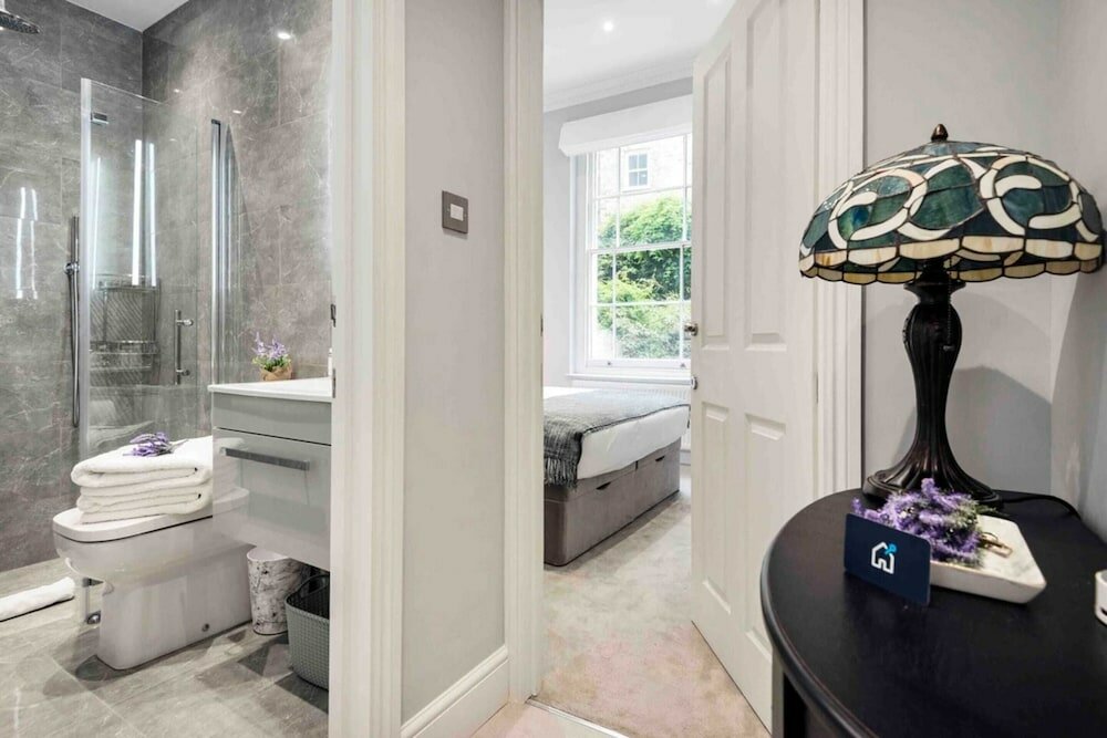 Фото Bright and Modern Bayswater Apartment