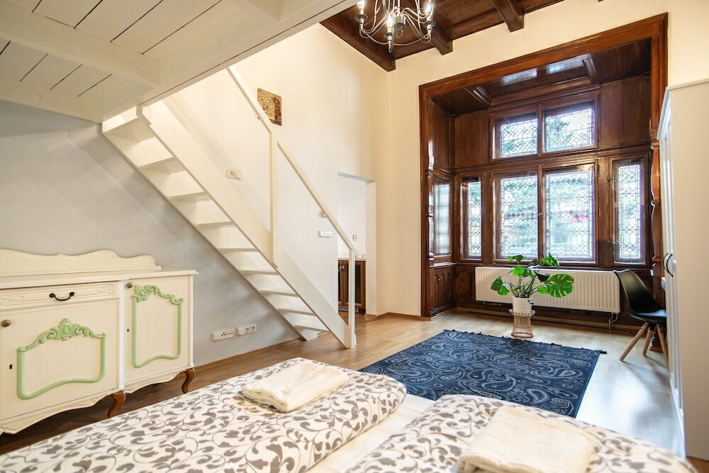 Фото Lovely Apartment on Mala Strana just 10 mins walk to scenic places