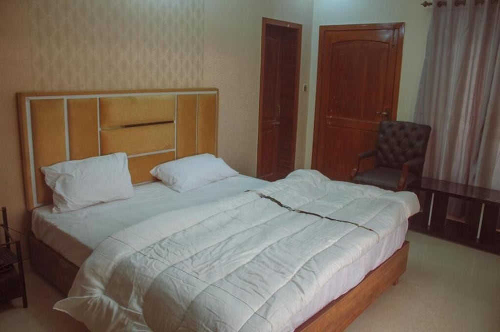Фото Holyzen Guest House Islamabad