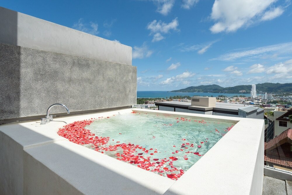 Фото Patong Bay Hill Resort