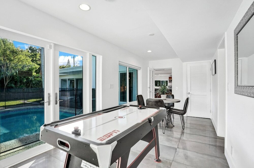 Фото Gorgeous 5br Home with Heated Pool