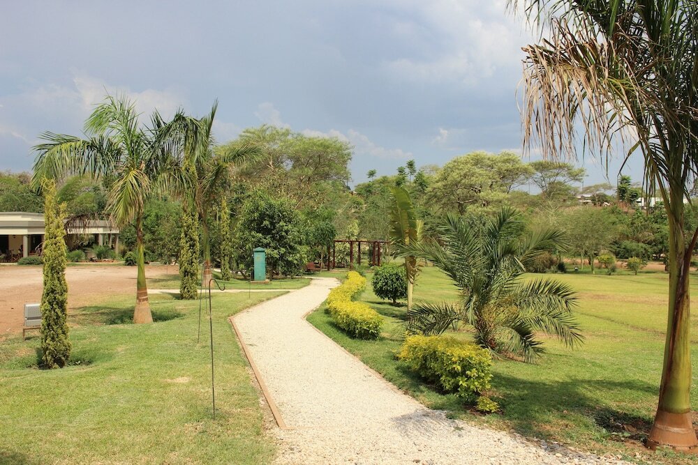 Фото Four Pillars Lodge Chilanga