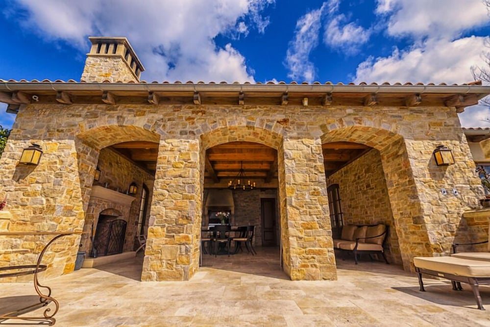 Фото Lx1: Chateau D' Renaitre - Carmel-by-the-sea Luxury Villa: